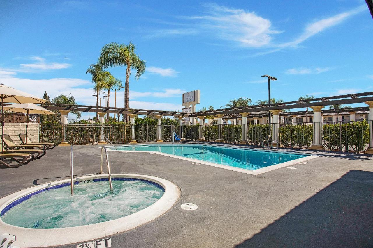 Stanford Inn & Suites Anaheim Kültér fotó