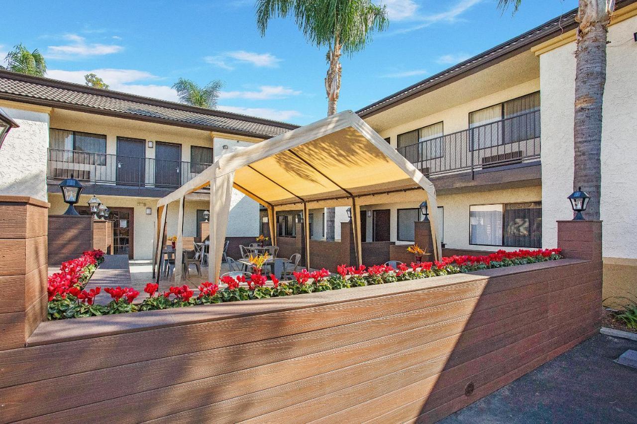 Stanford Inn & Suites Anaheim Kültér fotó