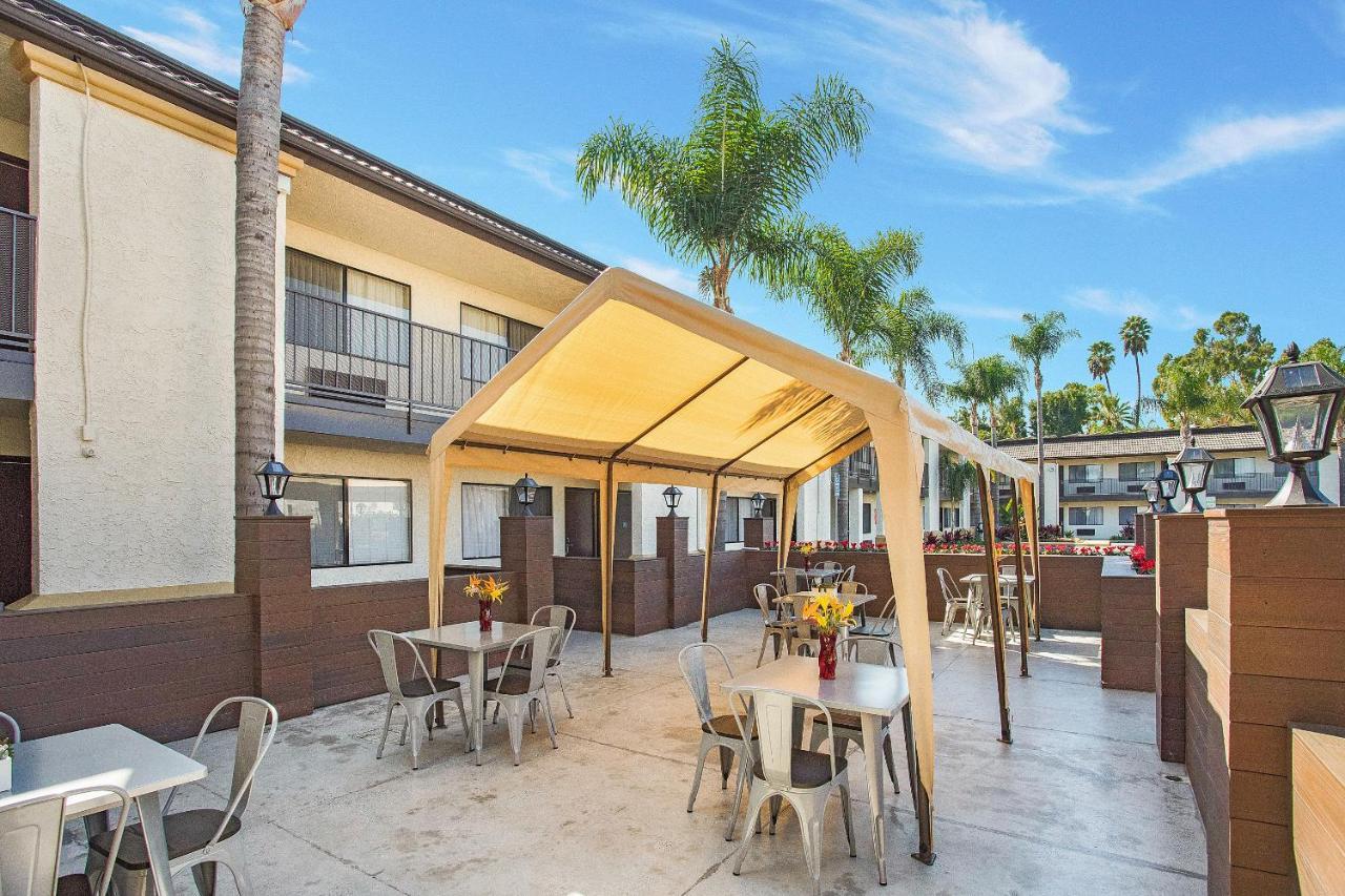 Stanford Inn & Suites Anaheim Kültér fotó