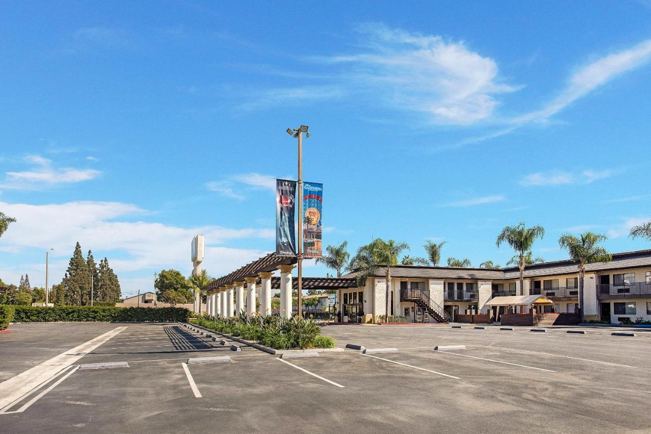 Stanford Inn & Suites Anaheim Kültér fotó