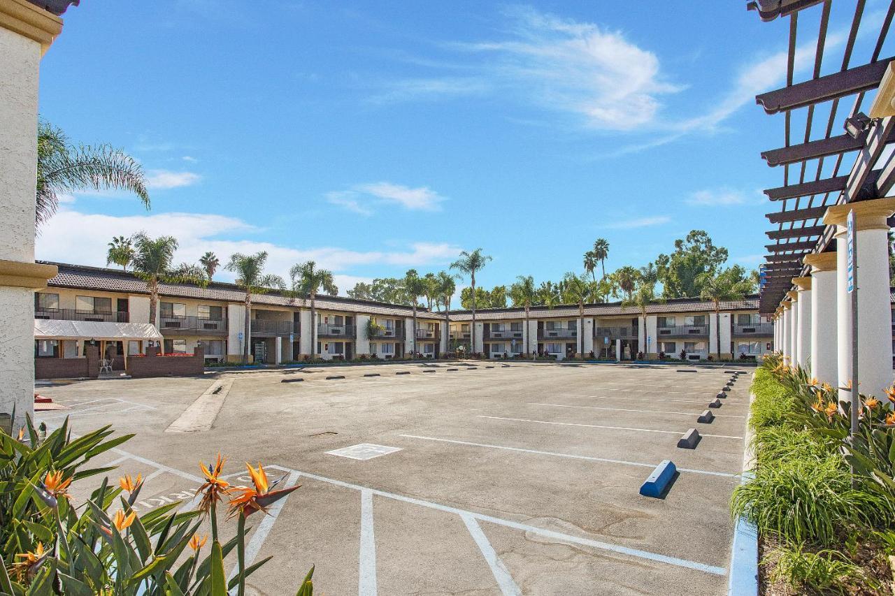 Stanford Inn & Suites Anaheim Kültér fotó