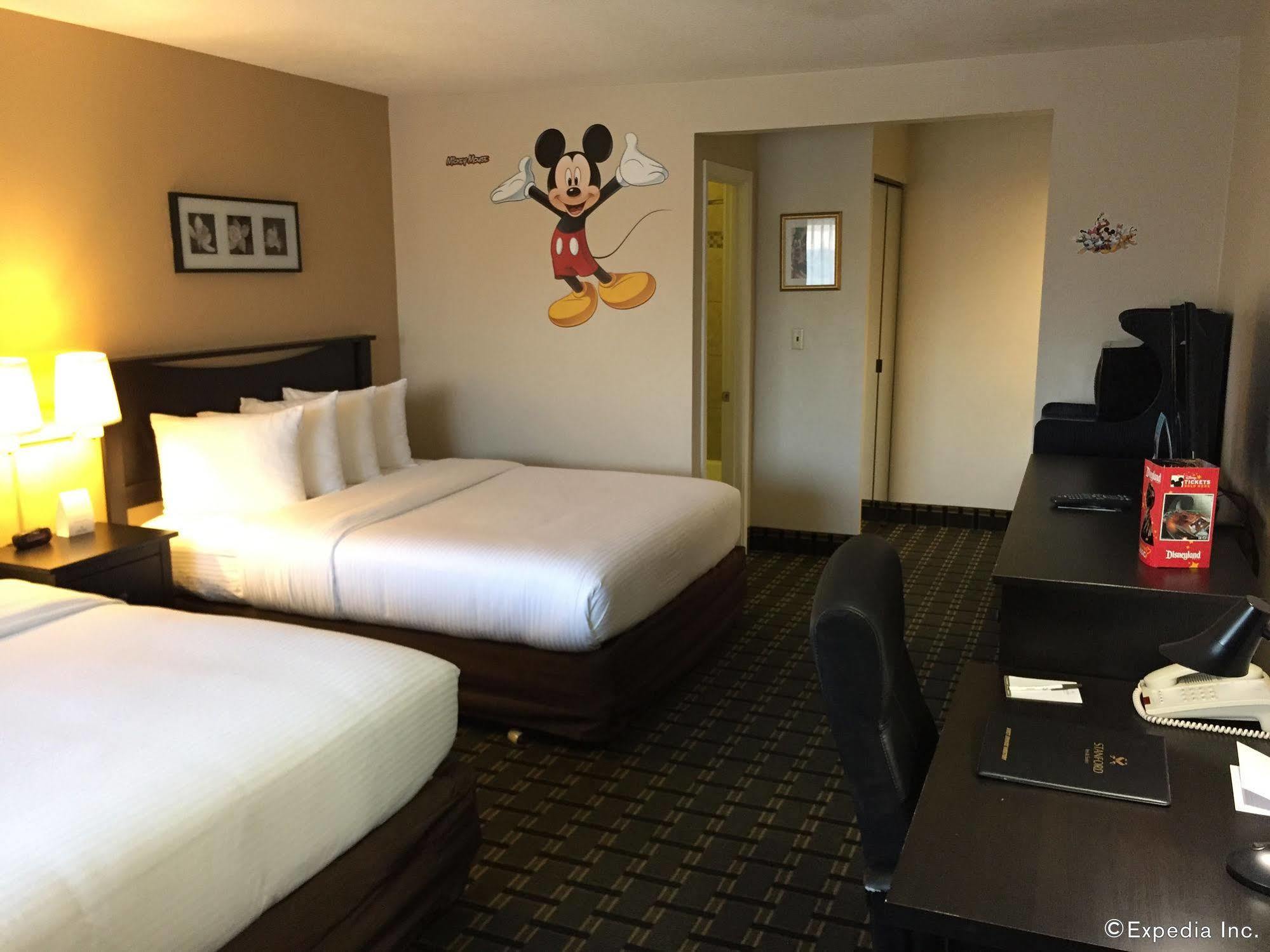 Stanford Inn & Suites Anaheim Kültér fotó