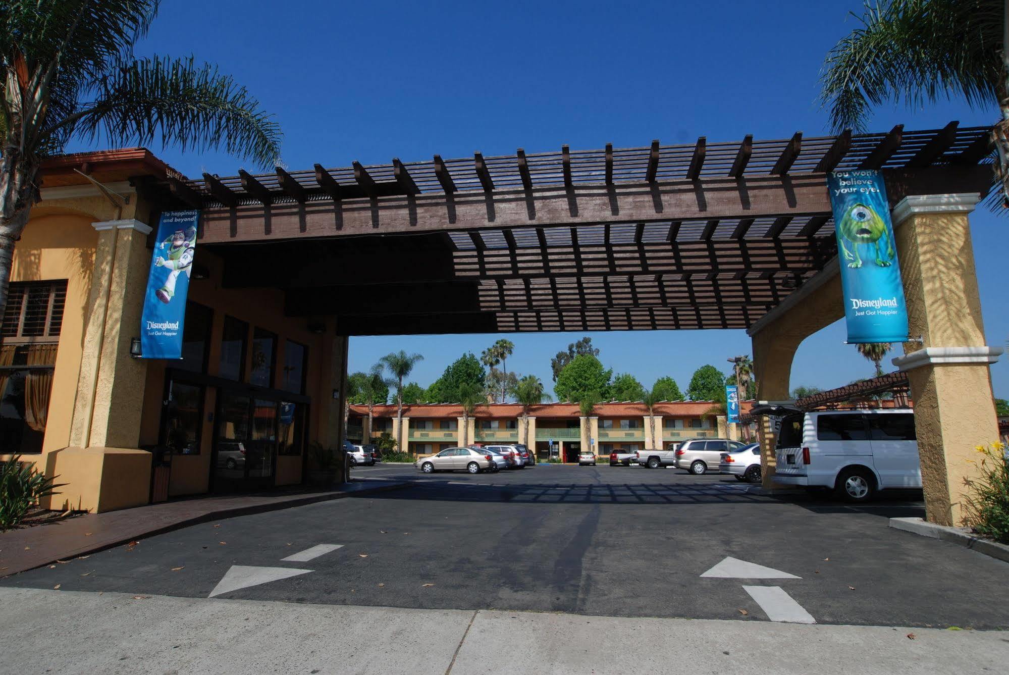 Stanford Inn & Suites Anaheim Kültér fotó